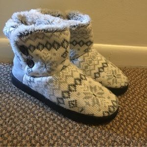 Dearfoams Memory Foam Sweater Knit Indoor/Outdoor Bootie Slippers